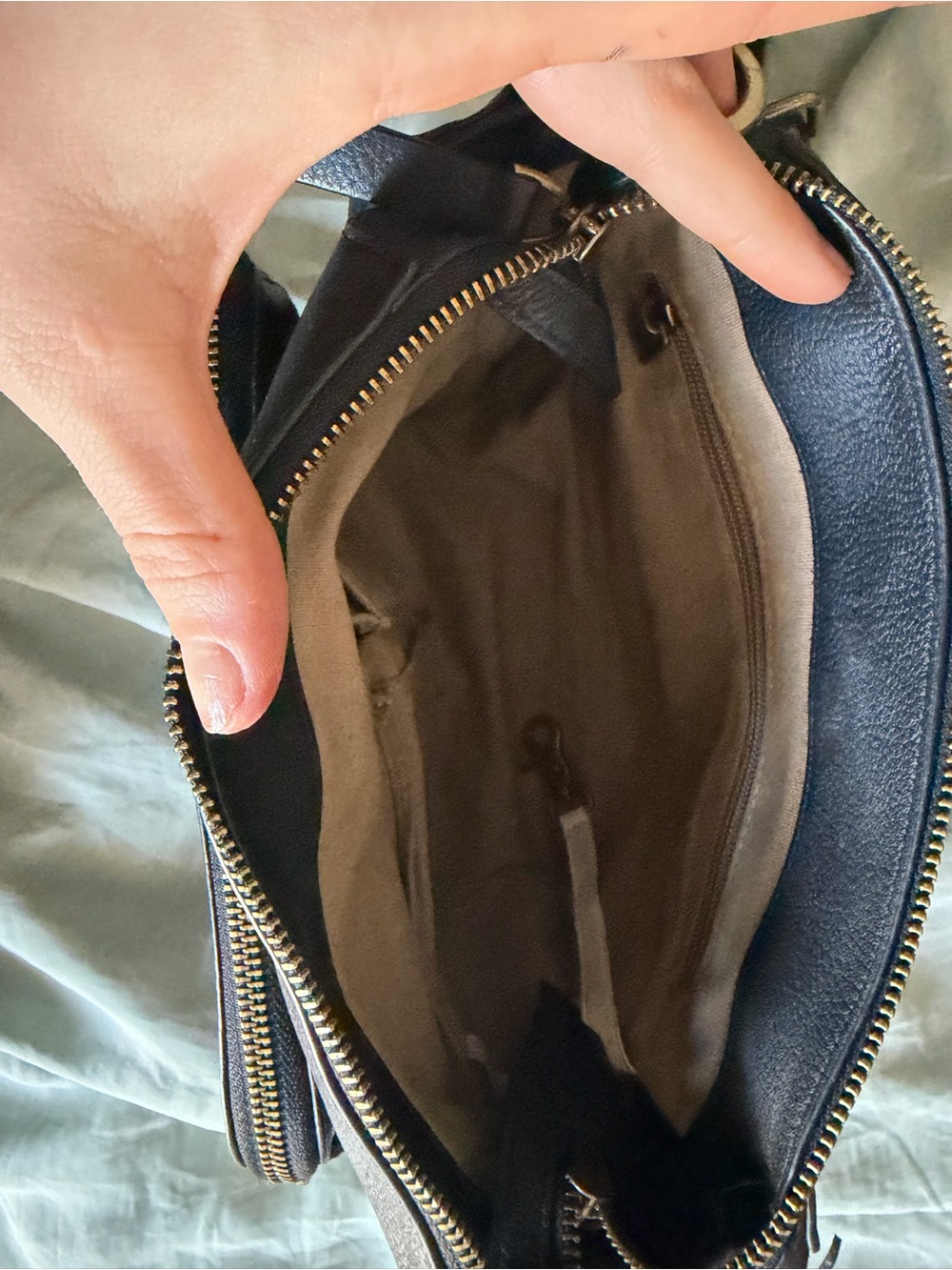 Minooy Hebe Black Crossbody Bag - Picture 4 of 9